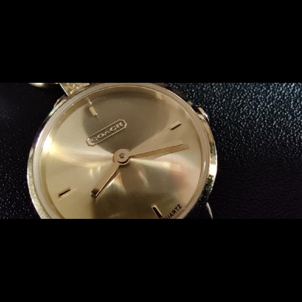 Gold coach women’s watch - Picture 4 of 5